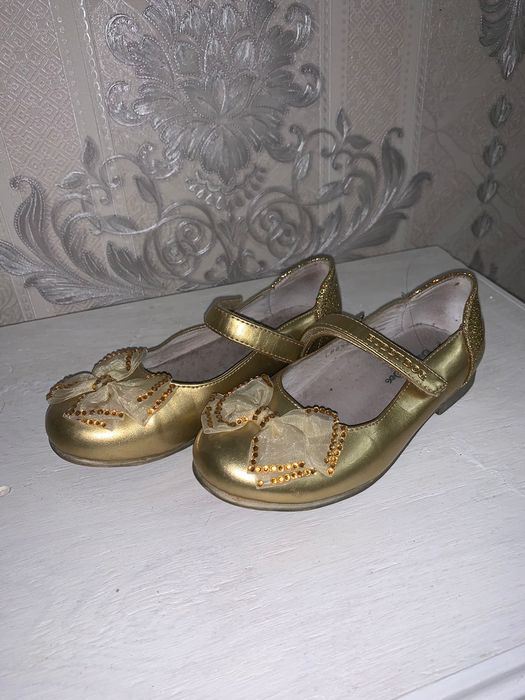 Шикарное праздничное платье для девочки