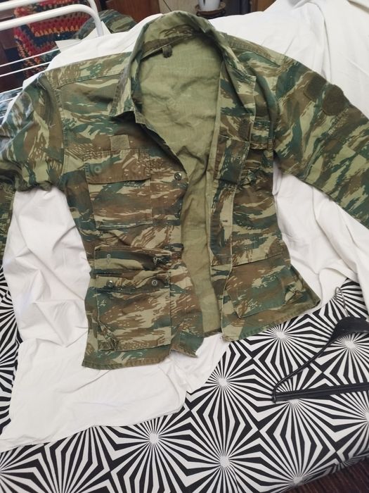 Камуфлажни панталони НОВИ,якета комплект  с елек и качулка ,Ризи