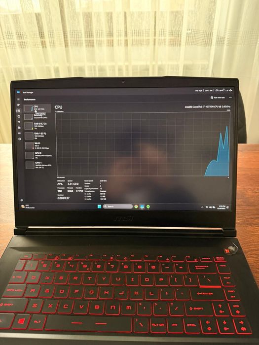 Laptop MSI Katana 120 Hz 24gb procesor: i7-10750H RTX2060 6GB