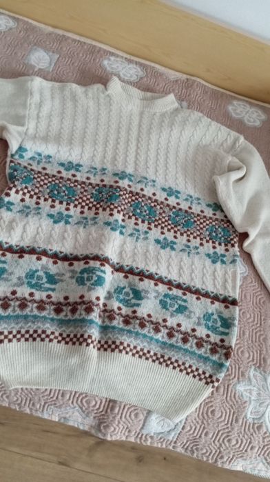 Младежки дамски вълнени блузи.