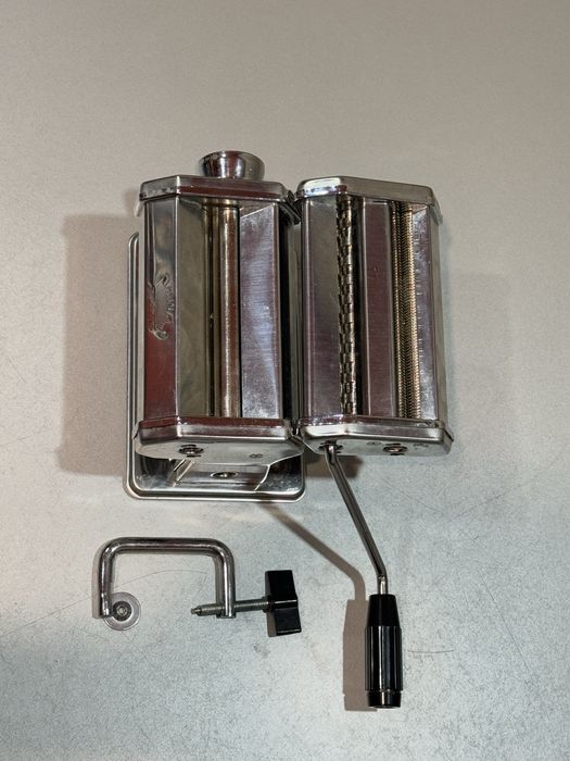 Aparat de facut paste