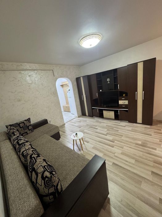 Închiriez garsonieră