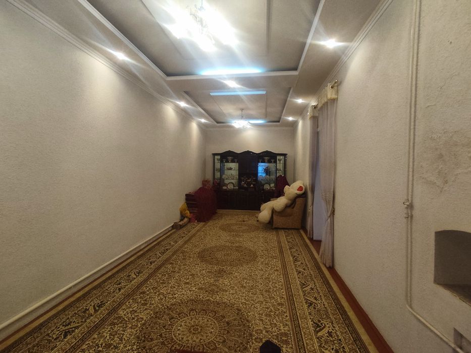 Uy sotiladi narxi kelishiladi