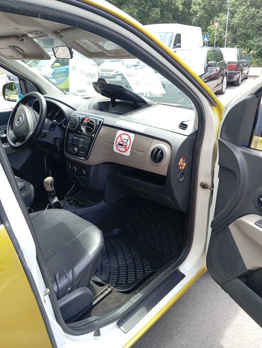 Продавам Dacia Lodjy