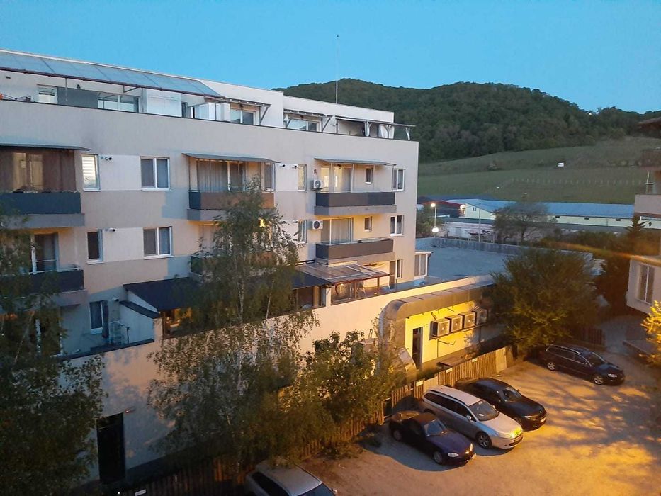 Vand apartament cu 2 camere 66 mp str. Florilor, Floresti
