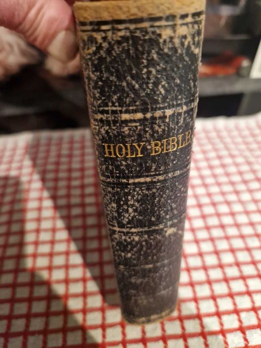 Biblia / Biblie veche, 1885, lb. engleza, 15x10x4 cm , coperta piele, pagini aurite pe lateral