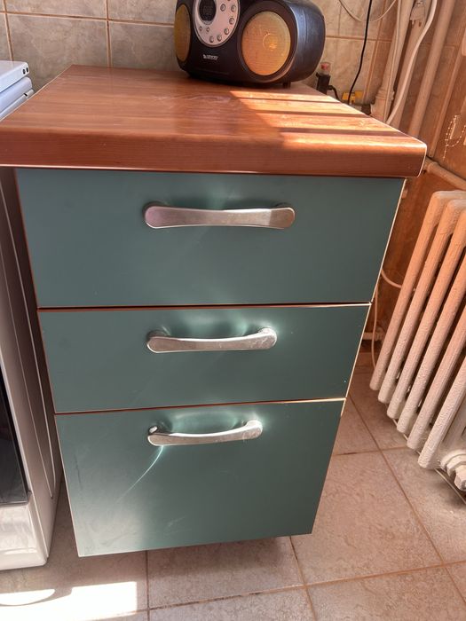 Mobilier de bucatarie-practic si bine intretinut-