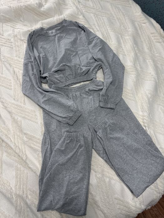 Продам 2 пакета вещей