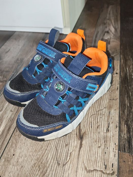 Adidași trekking Scketchers mărimea 32