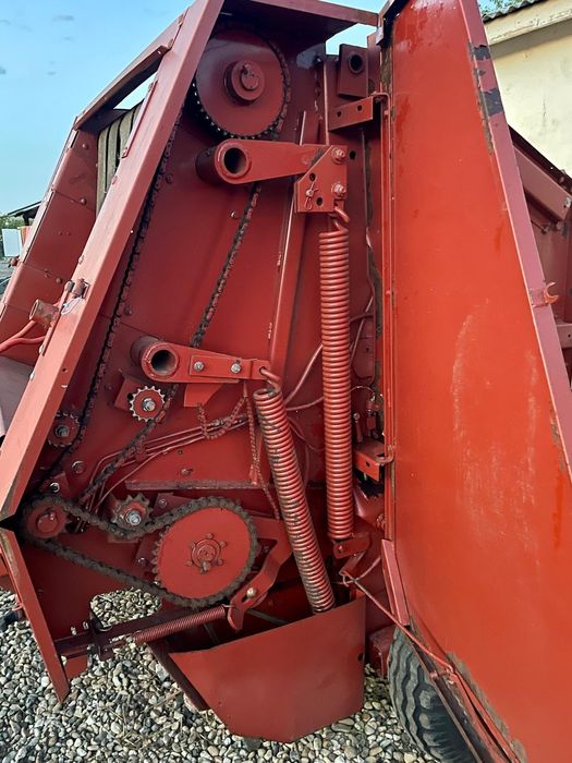 Presa de baloti rotunzi balotiera Fiatagri Hesston 5640 mica de deal recent adusa
