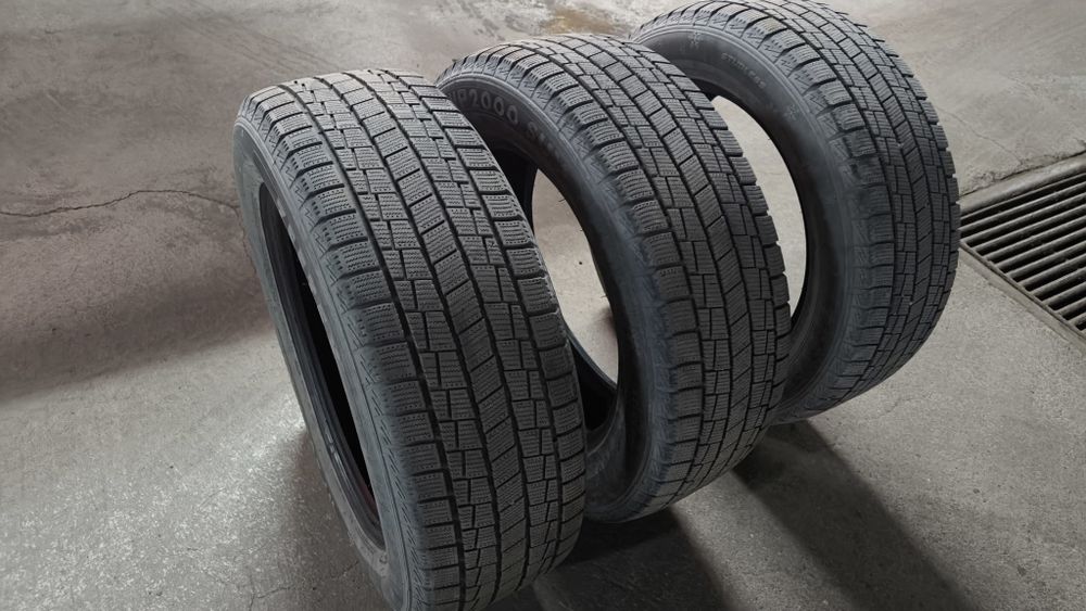 Три баллона  резины 235-60-R18
