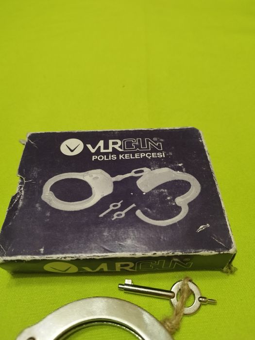 Продавам белезници