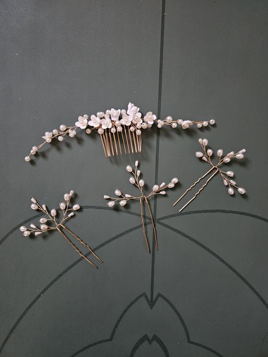 Бижута за коса с перли и цветя за сватба или бал