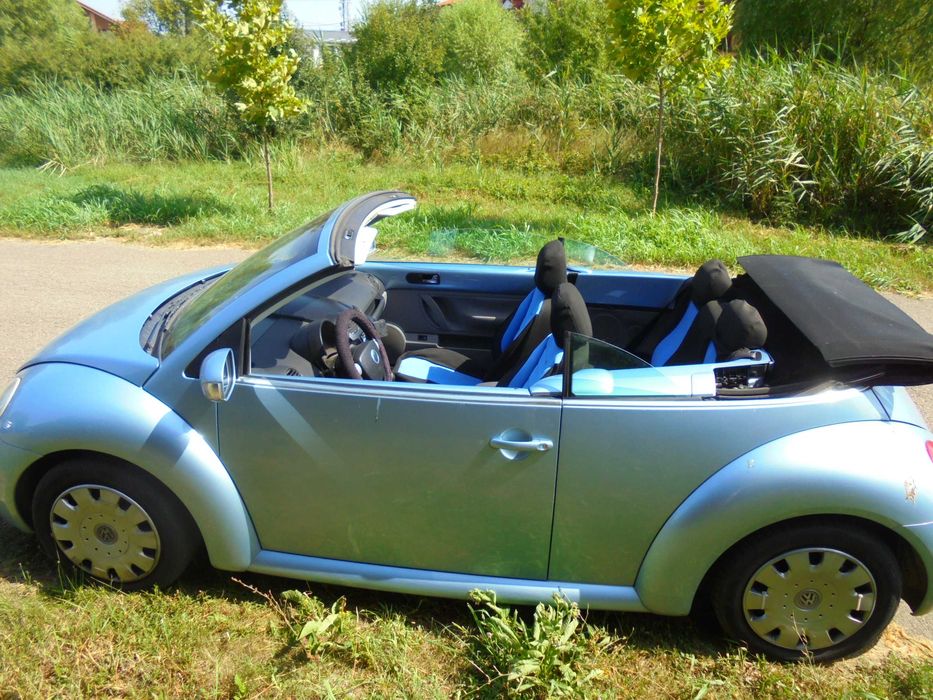 Volkswagen New Beetle Cabrio albastru