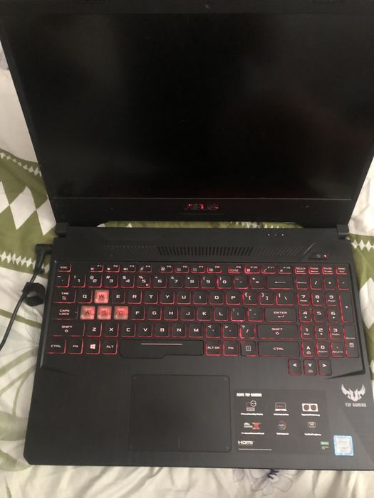 Laptop Asus Gaming Tuf FX505 G placa video arsa