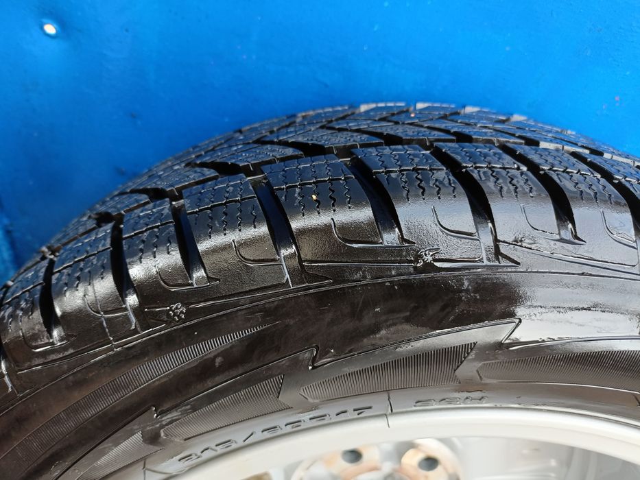 Roti Toyota 215/60R17