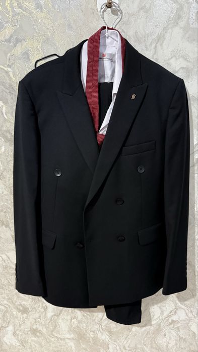 Кастюм сатылады.      45000