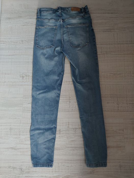 Употребявани сини дънки