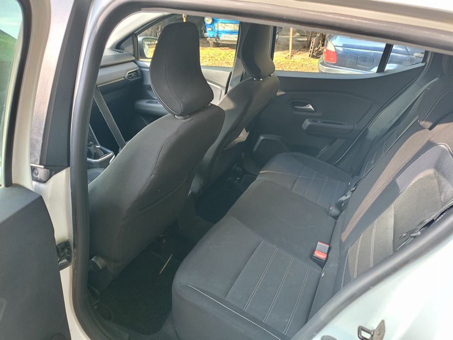 Продавам дачия Сандеро3 2023г.1000куб.еко газ