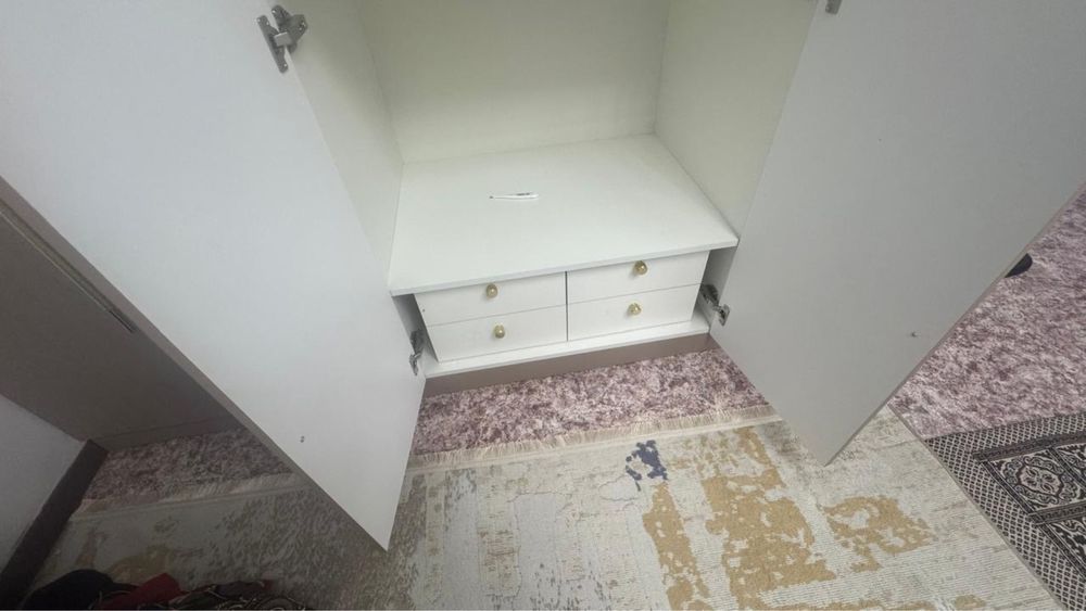 Продается срочно шкаф