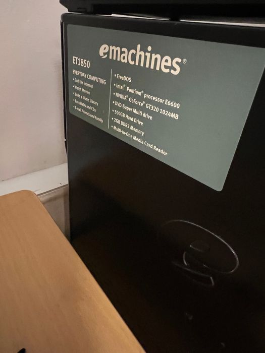 Компьютер со столом