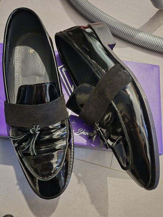 Pantofi eleganți din piele lăcuită