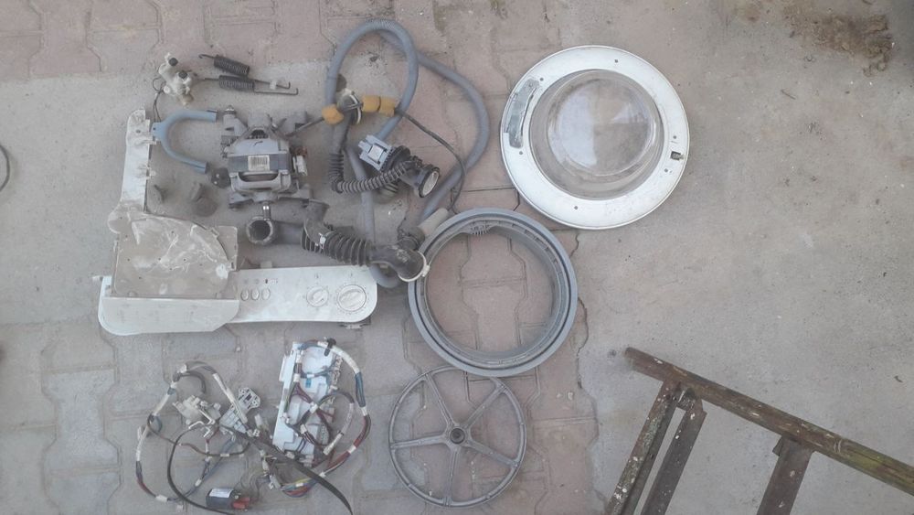 Продается стиральная машинка и запчасти