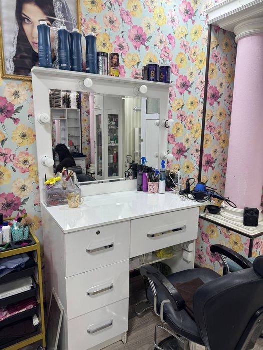 Продам мебель для салона красоты срочно