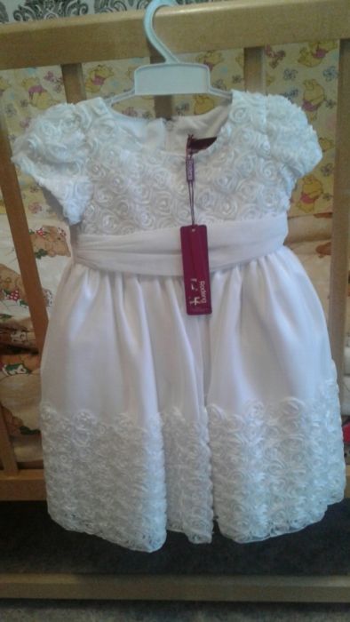 Красивое белое платье