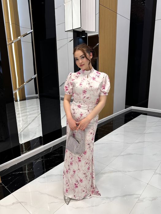 Атласное платье.