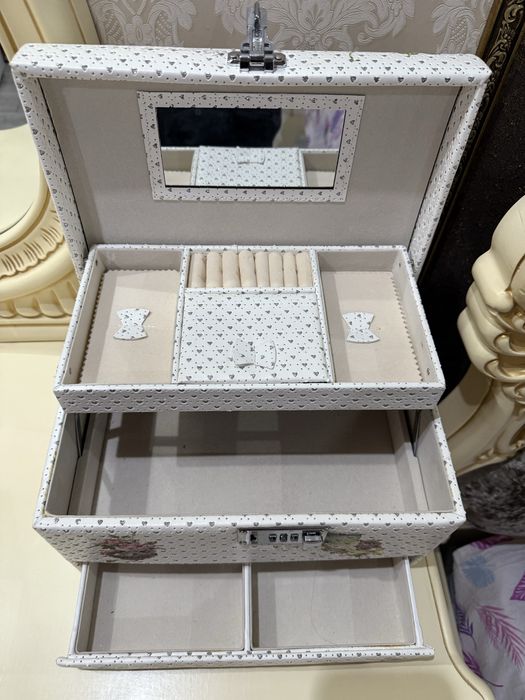 Сундук для украшении