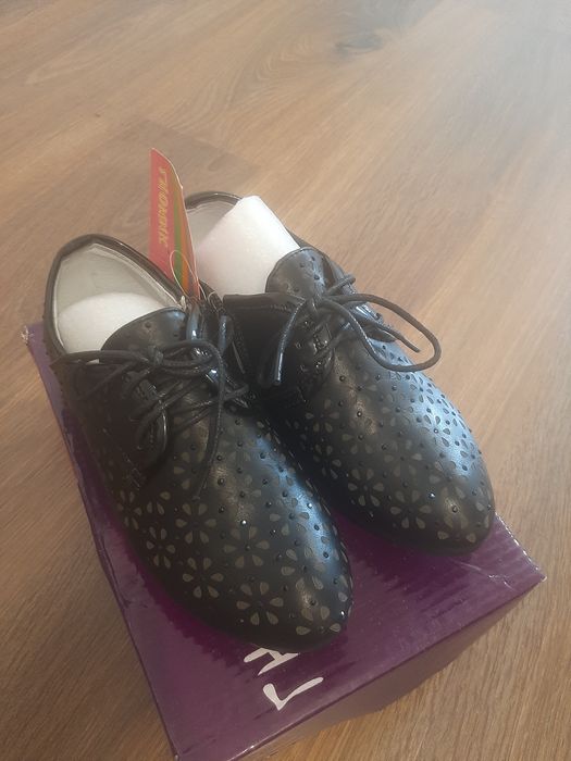 Новые туфли на девочку 32 размер