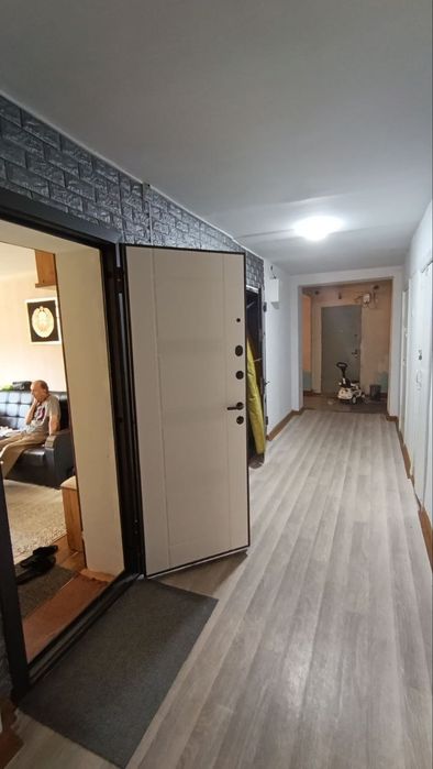 1 ком Мирзо Улугбек р-н Общийжите Продаётся срочно