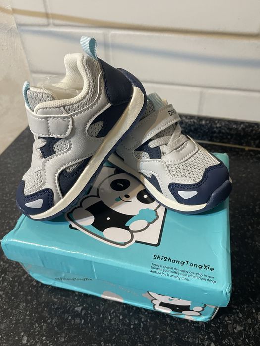 Кроссовки на годик мальчику