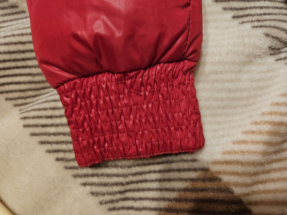 Geaca Guess, mărimea S, roșu aprins