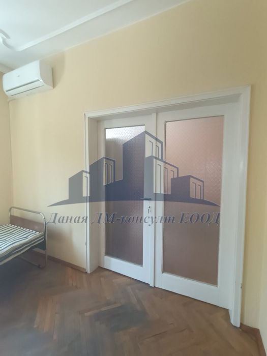 Дава се под наем Тристаен апартамент в Шумен, Център - 90 кв.м за 408 € - Снимка #3