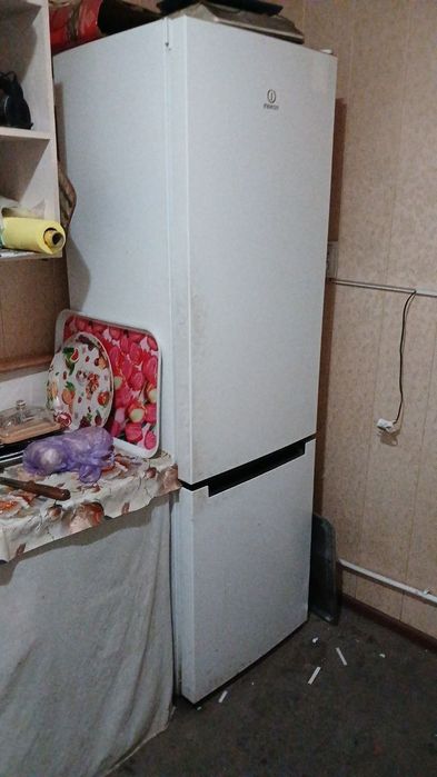 Холоделник INDEZIT