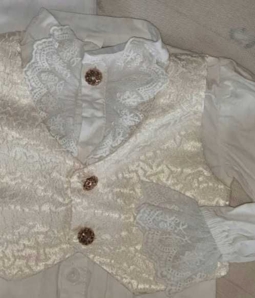 Costumas din catifea pentru botez