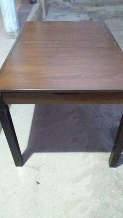 Стол  срочно. Собирается. (раскладной)