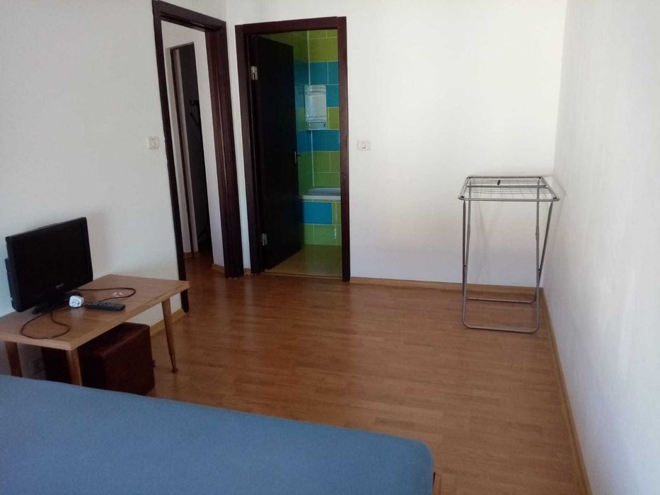 Proprietar, vand apartament cu o camera (43mp) in Parneava