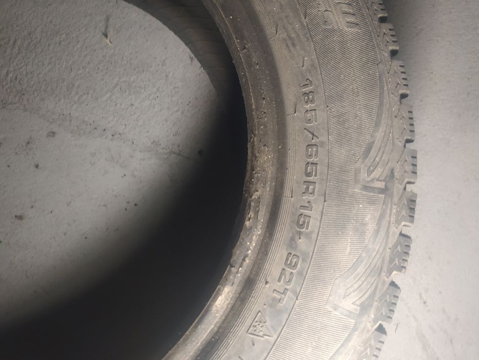 Продам шины зимние.