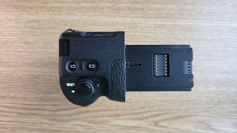 Grip Sony original pentru A9, A7III si A7RIII