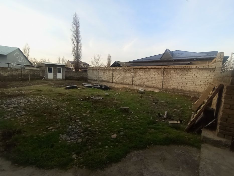 Srochno sotiladi bor 5 yarim sotix joy sotiladi