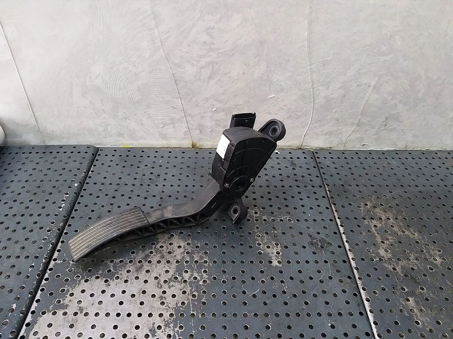Pedala acceleratie hyundai i20 327261j500