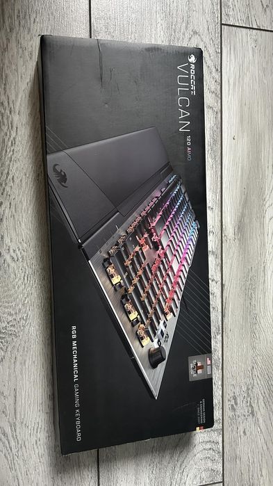 Roccat Vulcan 120 AIMO RGB механична клавиатура-Нова