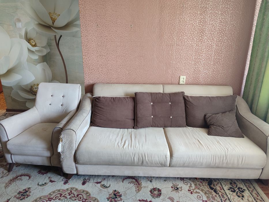 Отдам даром диван и комод