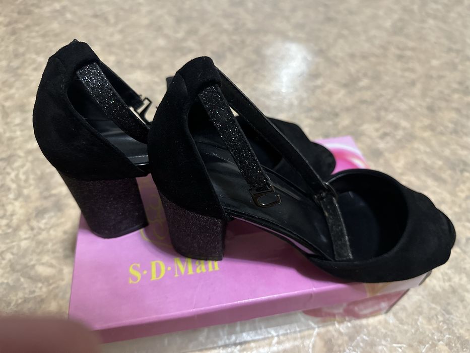 Продам босоножки