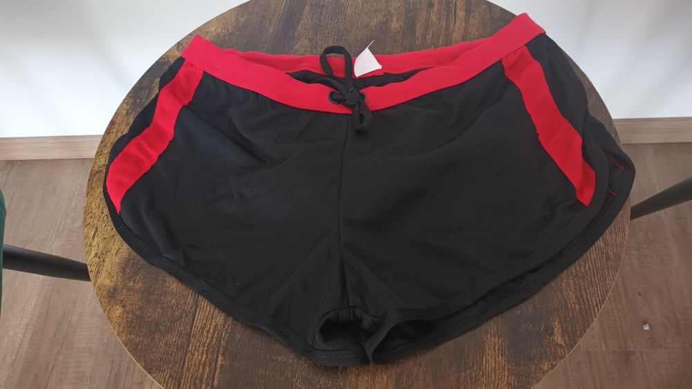 Vând boxeri /sorturi de plaja  pt bărbati