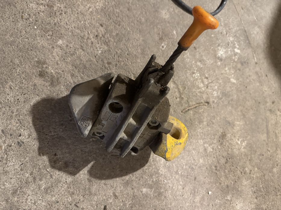 Blocator container tir semiautomat