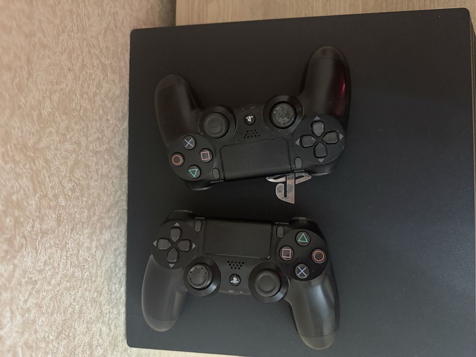 Plays station 4 pro 1tb